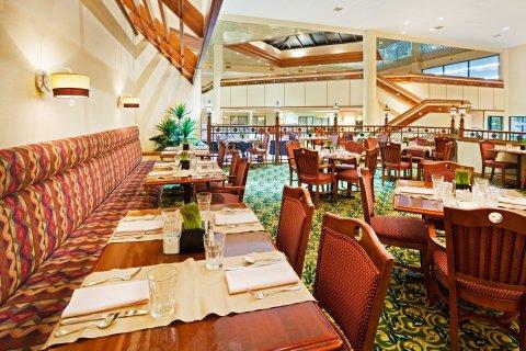 Crowne Plaza By Ihg Hotel 4*