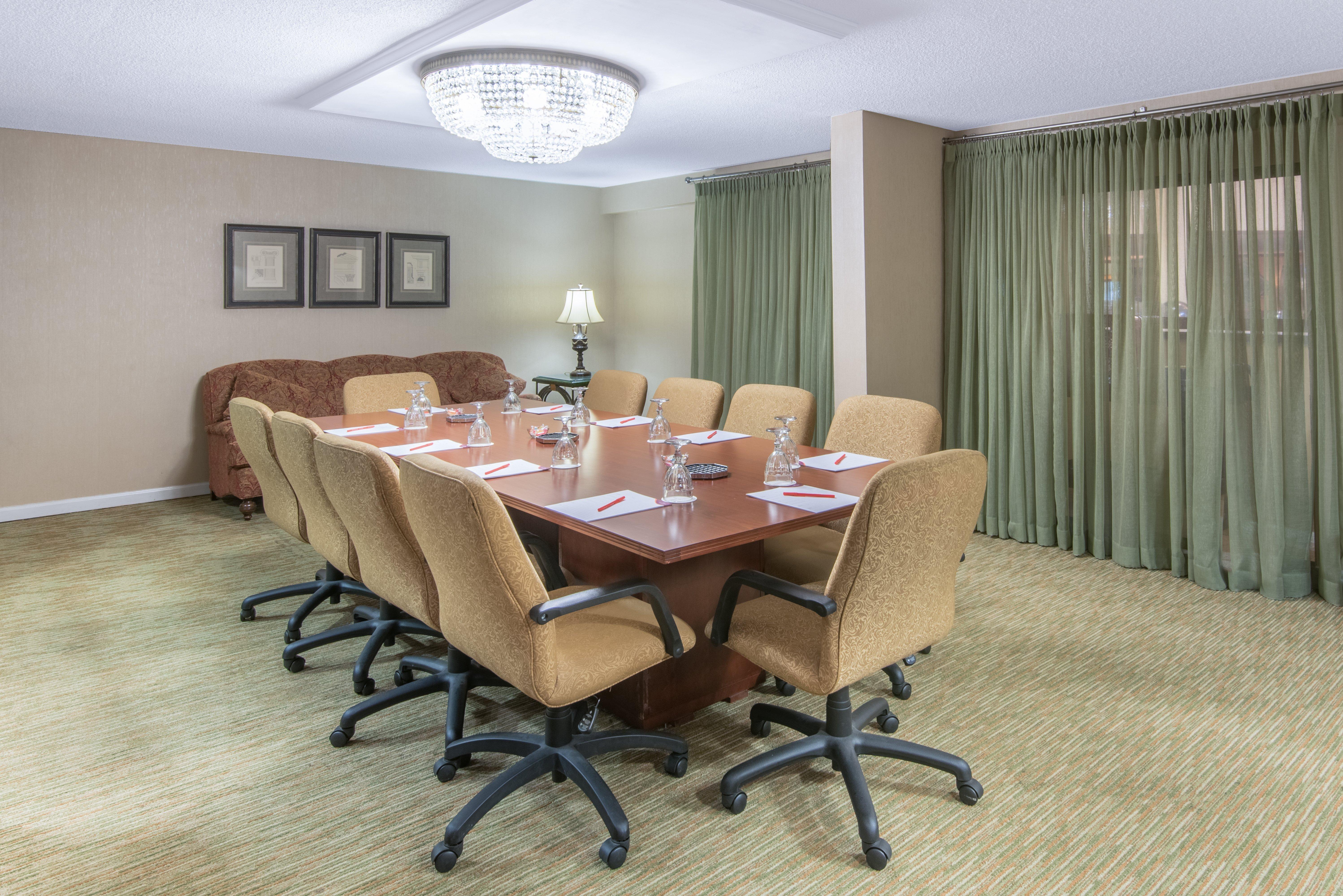 Hotel Crowne Plaza By Ihg Hickory