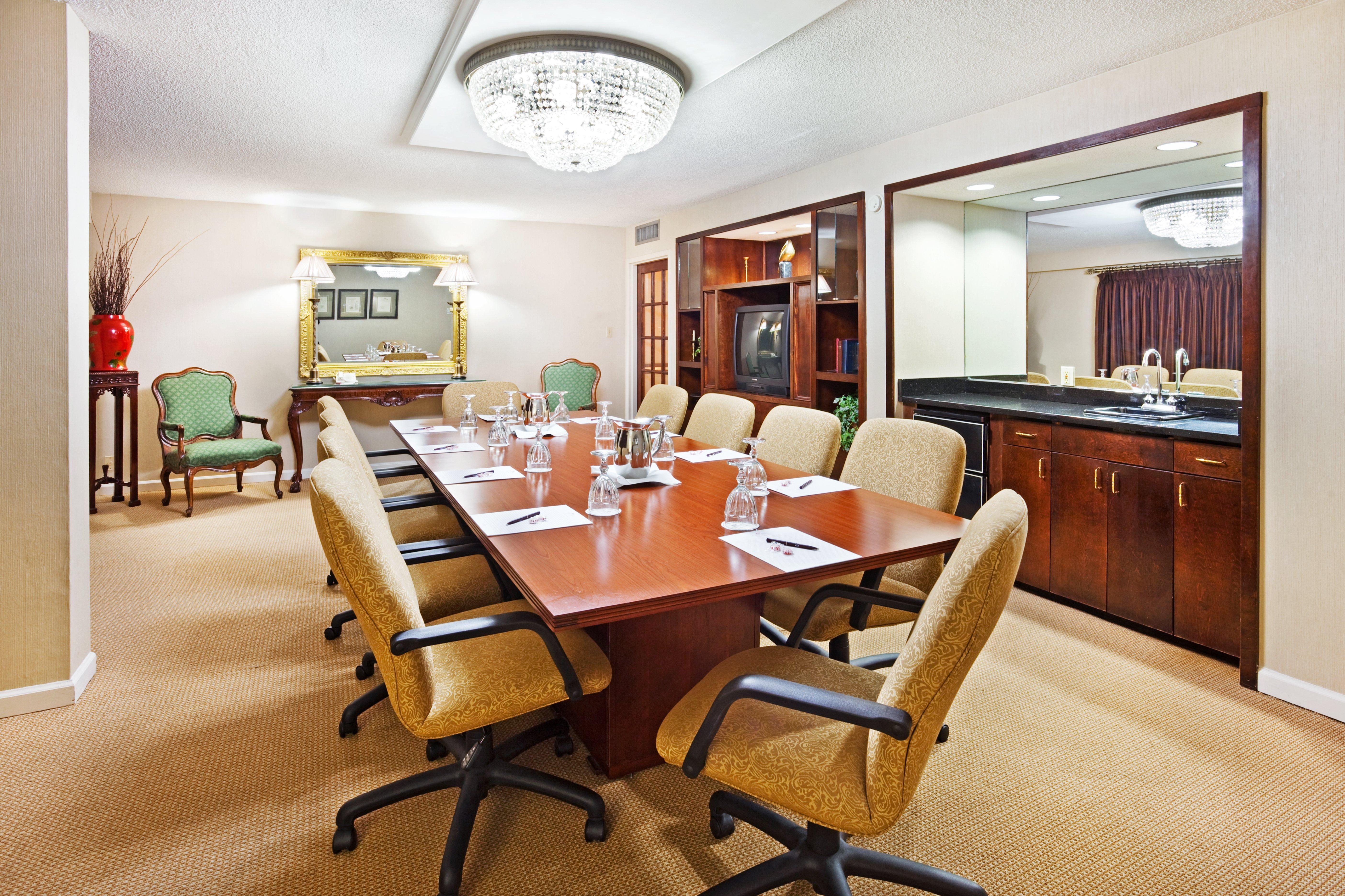 Crowne Plaza By Ihg Hotel