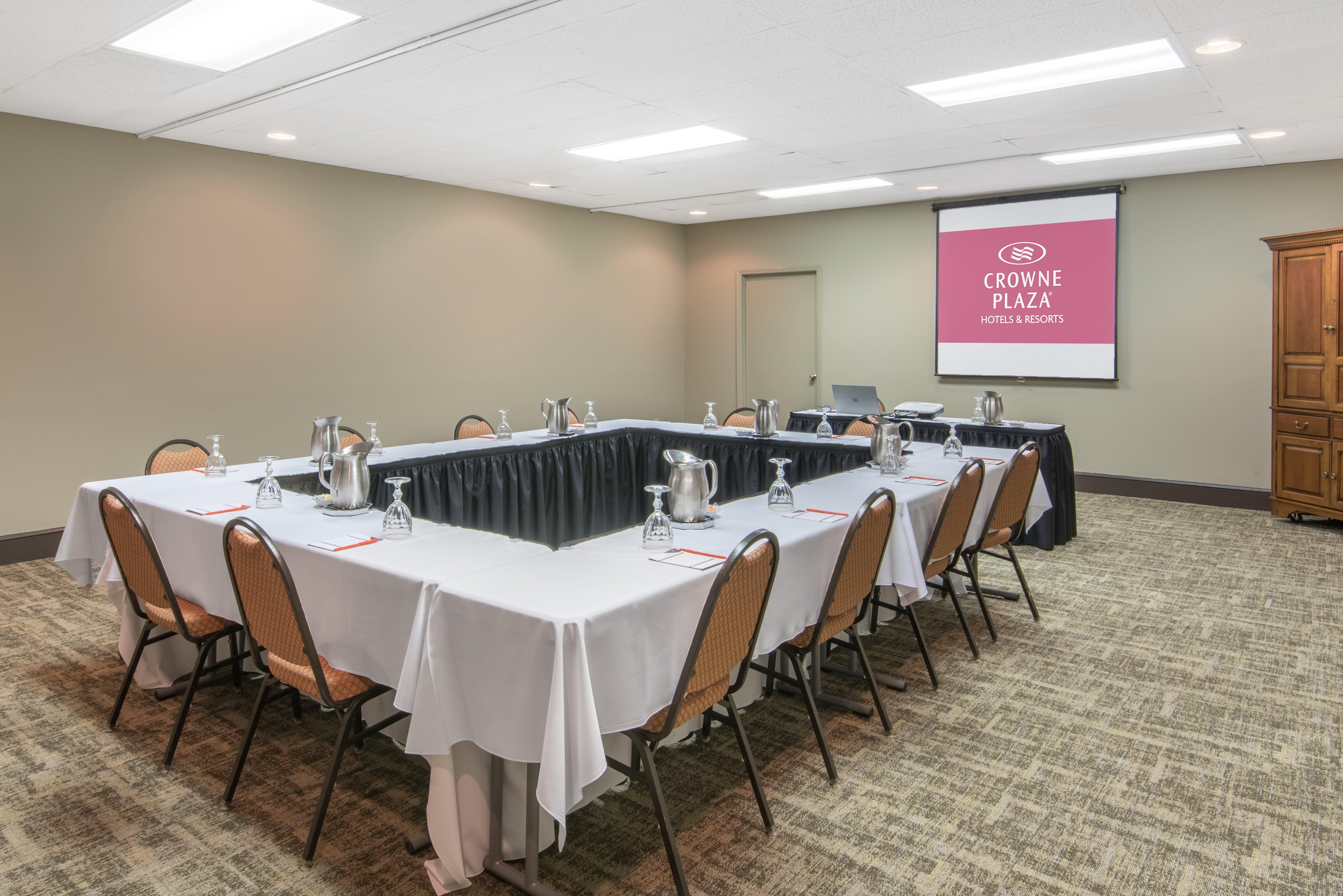 Crowne Plaza By Ihg 4*