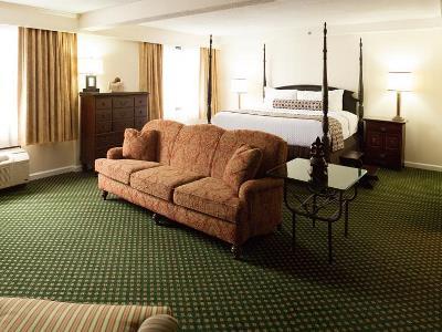 Crowne Plaza By Ihg Hotel